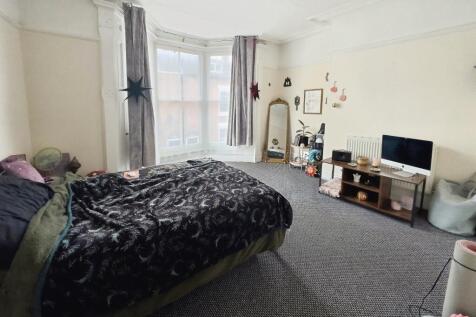 2c867742-EGERTON-06 T202510141657.jpg