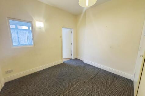 Fc09d1eb-EGERTON-09 T202510141657.jpg