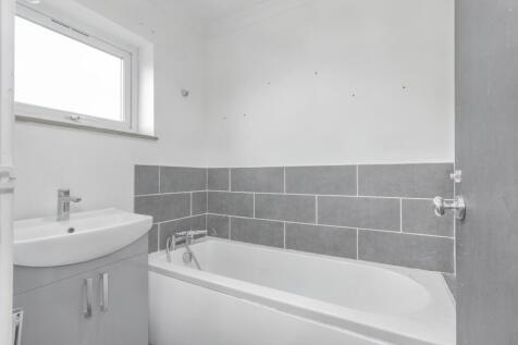 20251120144806 17 Bathroom 5Qmju T202511201547.jpg