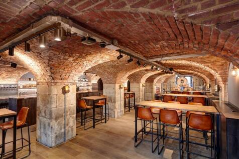 Bar/Breakout Space
