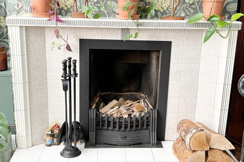 LOUNGE FIREPLACE