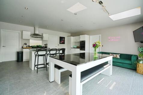 Open Plan Kitchen/Dining Area