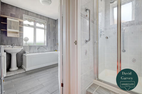 Bathroom &amp; Shower Roo