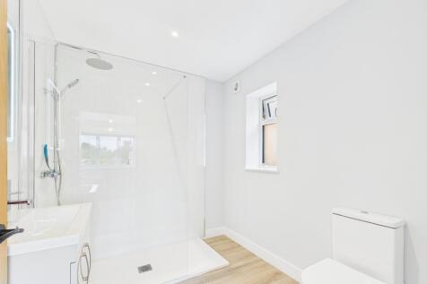 En-Suite 2.jpg