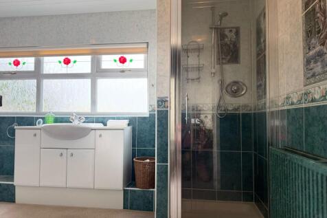 Shower Room.jpg