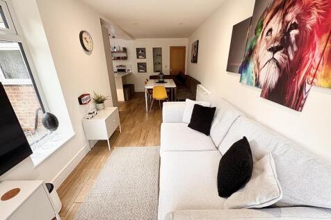 Snug and Dining Area