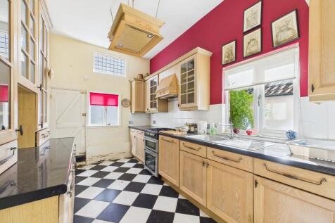 Kitchen 1.jpg