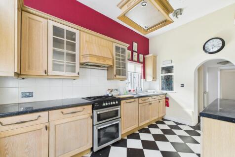 Kitchen 2.jpg