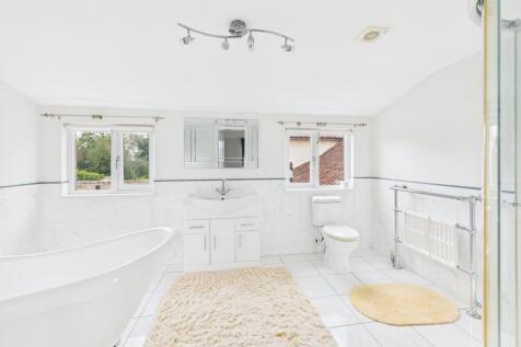 Bathroom 2.jpg