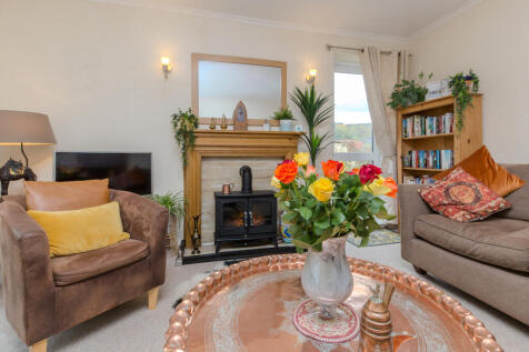 4 SandringhamRoad lounge 2.jpg