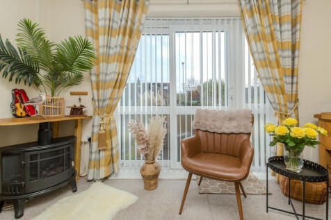 4 SandringhamRoad chair gf bed shot.jpg