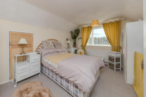 4 SandringhamRoad bed 1.jpg