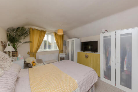 4 SandringhamRoad bed 1 pic 2.jpg