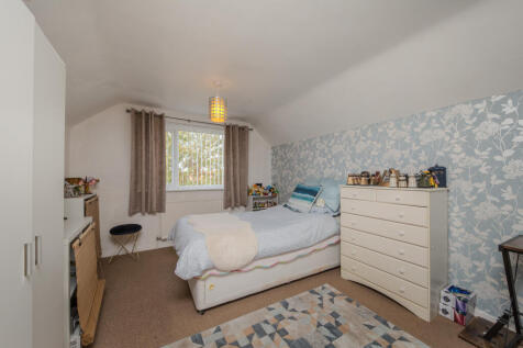 4 SandringhamRoad bed 2.jpg