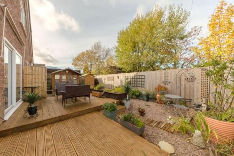 4 SandringhamRoad deck area 1.jpg