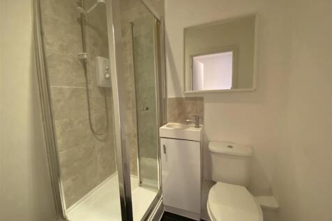 Room 5 ensuite