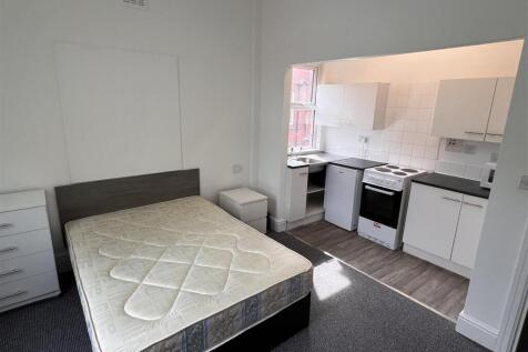 Bedroom/Kitchen