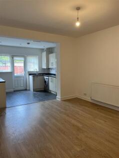 Open plan lounge/kitchen