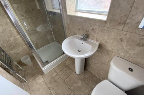 shared bathroom 2nd floor