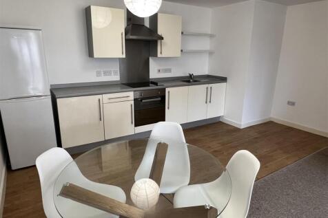 Open plan lounge/kitchen