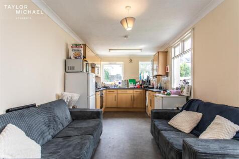 Living Room / Kitchen