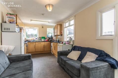 Living Room / Kitchen