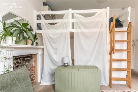 Studio Room
