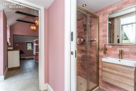 Downstairs En-Suite Room