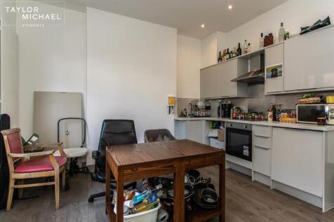 Living Room / Kitchen