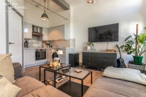 Living Room / Kitchen