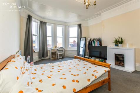 Living Room / Bedroom