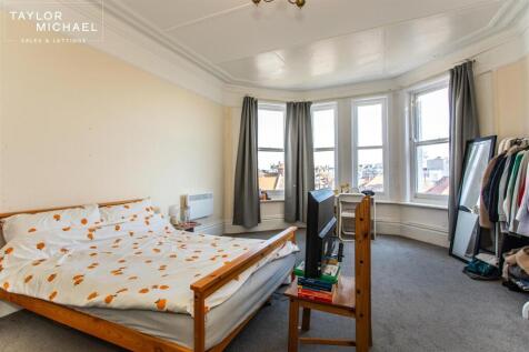 Living Room / Bedroom