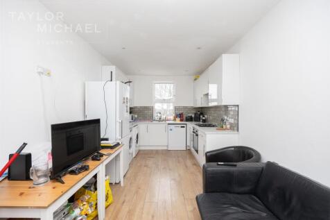 Living Room / Kitchen