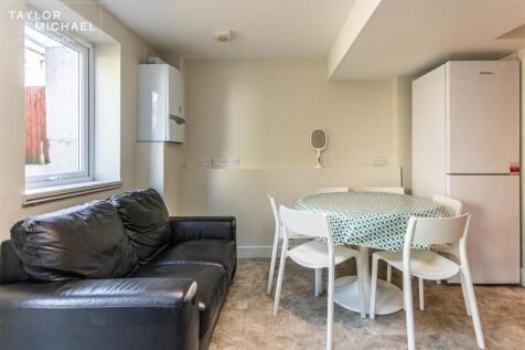 Livingroom/Dining Area