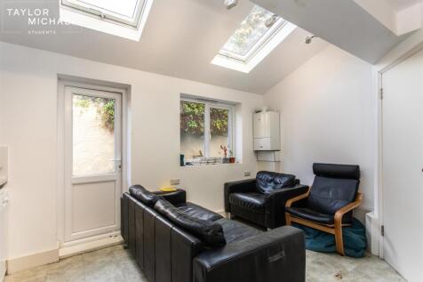 Kitchen / Living Area