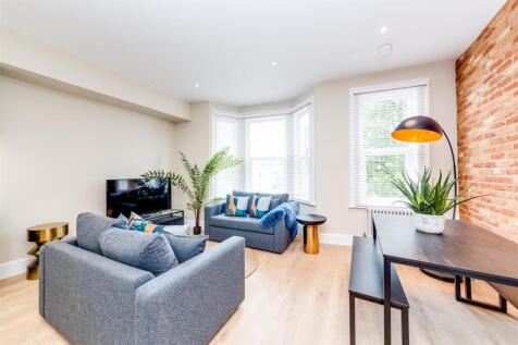 Living Room / Dining