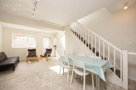 Livingroom/Dining Area