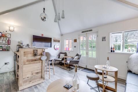 Bar/Home Office/Garden Room