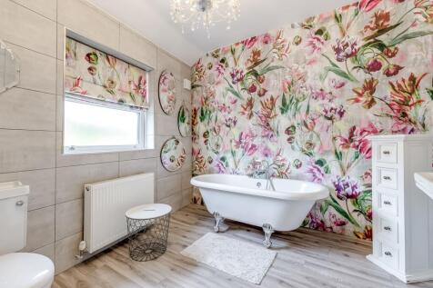 1st Floor Bathroom