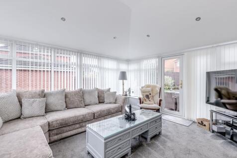 Sun room/Family room