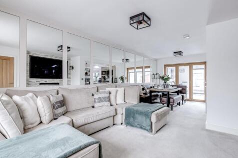 Sitting/Dining Room