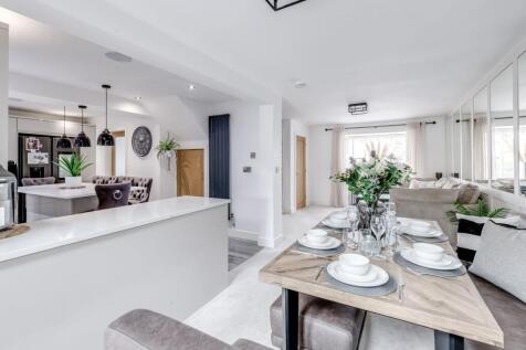 Sitting/Dining Room