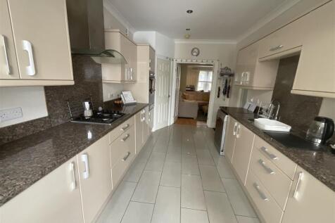Kitchen / Living Area
