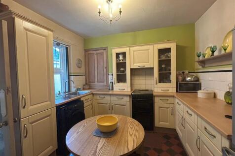 Kitchen...jpg