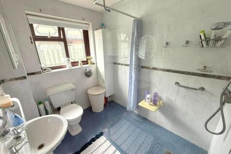 Bathroom.jpg