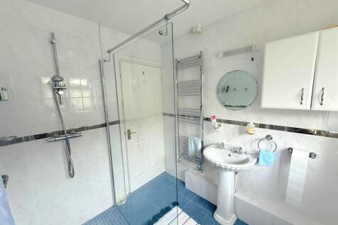 Bathroom(1).jpg