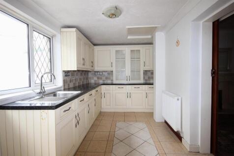 Kitchen 1.jpg
