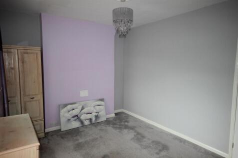 Front Bedroom 2.jpg