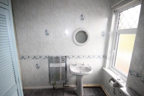 Bathroom 2.jpg