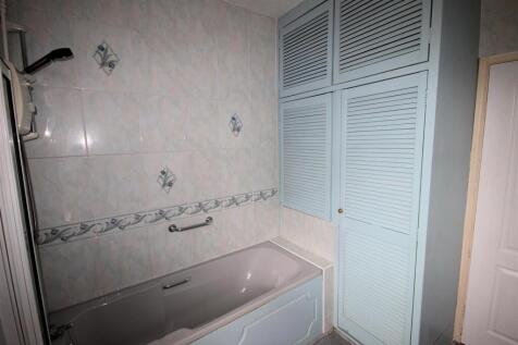 Bathroom 1.jpg